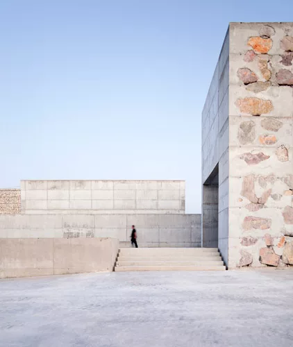 This park, designed with Manuel Fern'ndez Ram'rez, sits along a ring road on the outskirts of Zaragoza and serves as a gateway to an adjacent residential neighborhood. A sunken plaza serves as one of