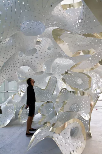 For the 2011 Art Basel in Miami Beach, Flroida, Fornes created a piece that seems to be inspired by sea coral. Its more than 12,000 parts are made from 256 sheets of aluminum. The resulting self-suppo