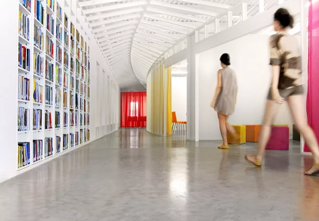 Para transformed the 4,500-square-foot ground floor of a four-story warehouse in west Syracuse, New York, into a Latino cultural center. Movable fabric curtains, rather than traditional walls, divide 