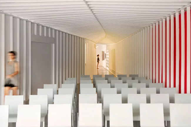 Para transformed the 4,500-square-foot ground floor of a four-story warehouse in west Syracuse, New York, into a Latino cultural center. Movable fabric curtains, rather than traditional walls, divide 