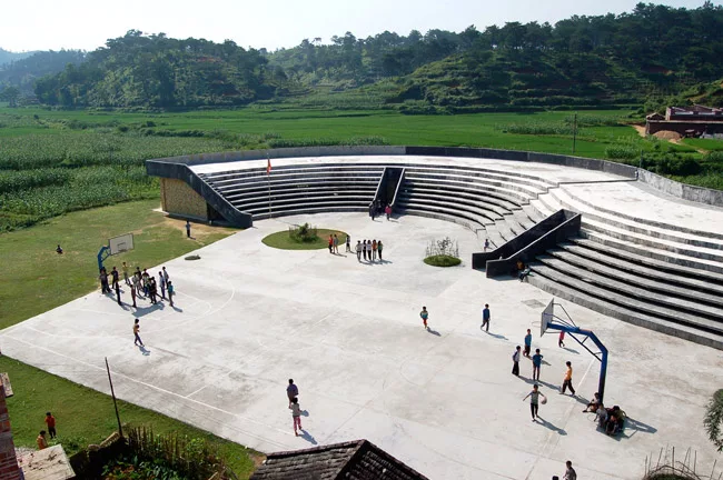 This school was one of the firm&rsquo;s earliest projects. Integrated into the surrounding landscape of farming terraces, it features a topography of steps connecting a basketball court to an open roo