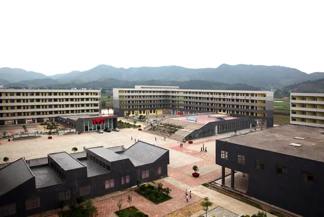 At 260,000 square feet, the Yongxin secondary school, in Jiangxi province&rsquo;s Jian county, lies at the larger-scale extreme of China&rsquo;s experiments in rural education. Several existing school