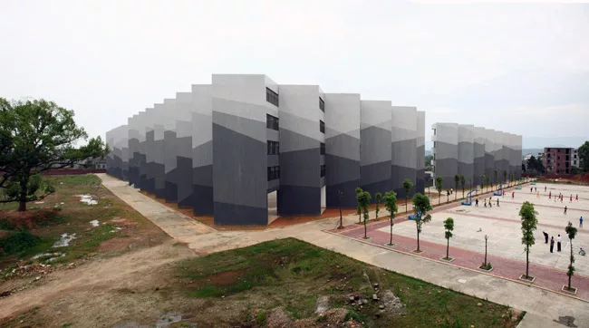 At 260,000 square feet, the Yongxin secondary school, in Jiangxi province&rsquo;s Jian county, lies at the larger-scale extreme of China&rsquo;s experiments in rural education. Several existing school