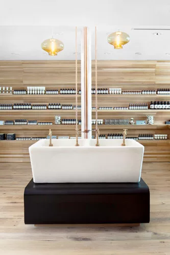 For this project on Newbury Street in the Back Bay neighborhood, O&rsquo;Brien used an ornamental element of traditional Boston architecture&mdash;crown mouldings&mdash;as the generator of the store&r