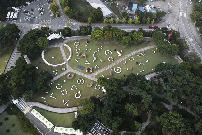 On the grounds of the Museum of Modern and Contemporary Art in Gwacheon, South Korea, the firm created a temporary landscape that serves as a platform for play and relaxation. A veritable alphabet sou