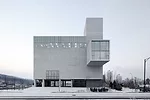 One of the first buildings completed in Byeollae, a new district in northeast Seoul, this church serves as an important landmark in a place that's just beginning to develop an identity. Na and Yoo des