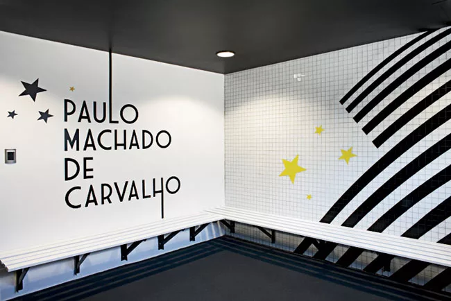 In a renovated structure behind the new building, RUFproject worked with the graphic design agency Grid Worldwide to stamp each dressing room with the logos and colors of famous football teams sponsor