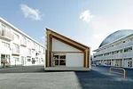 Outside, Ban added an atelier for children&rsquo;s art classes, largely funded by painter Hiroshi Senju of Kyoto University of Art and Design, as well as a community center.