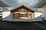 Outside, Ban added an atelier for children&rsquo;s art classes, largely funded by painter Hiroshi Senju of Kyoto University of Art and Design, as well as a community center.