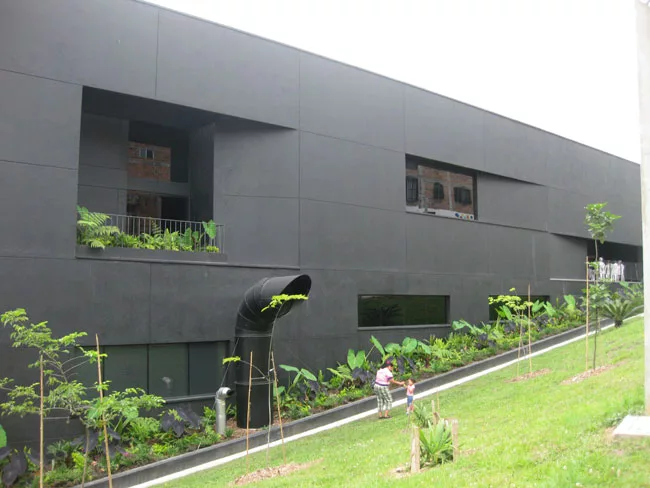 Fernando Botero Library Park