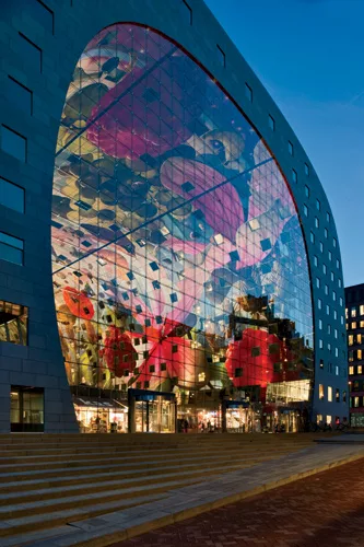 The Markthal sits on the site where Rotterdam originated in 1270 with the construction of a dam on the river Rotte. The stone that clads the building is the same as that used to pave the surrounding B
