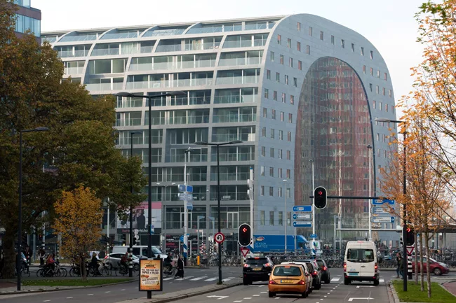 The Markthal sits on the site where Rotterdam originated in 1270 with the construction of a dam on the river Rotte. The stone that clads the building is the same as that used to pave the surrounding B