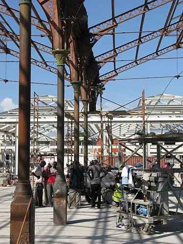 While the north hall had to be completely reconstructed, the team was able preserve much of the south hall, as its iron frame had endured the quake quite well.