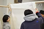 Emergency centers set up in gymnasiums and other large structures offer little privacy.  In response, Shigeru Ban conceived a partition system made of paper tubes and canvas sheets. 