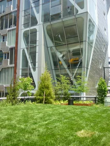 Lawn and south fa'ade of High Line 23 by Neil M. Denari Architects