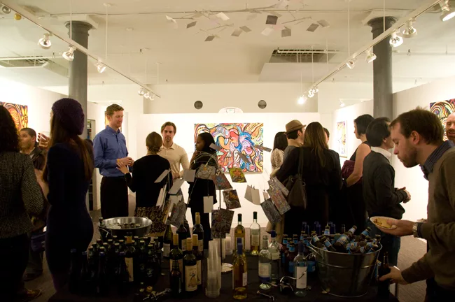  When FXFOWLE relocated to a new office in 1986, it incorporated a room specifically designed for exhibitions. It now hosts four shows a year there, each running about three months. One recent show fe