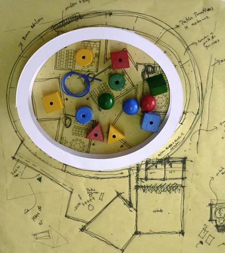 Study model for El Porvenir kindergarten, made of white cardboard, children's wooden beads, and plastic cord over tracing paper.