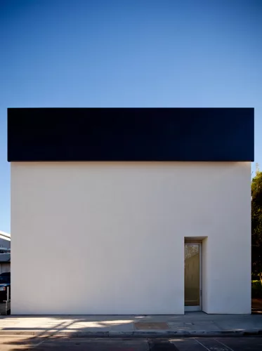 The Los Angeles Matthew Marks Gallery in West Hollywood is a case study in minimalism, with an Ellsworth Kelly metal sculpture on the facade its only exterior detail.