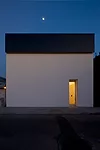 The Los Angeles Matthew Marks Gallery in West Hollywood is a case study in minimalism, with an Ellsworth Kelly metal sculpture on the facade its only exterior detail.