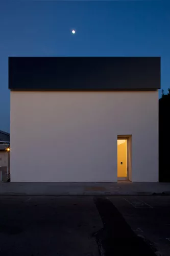 The Los Angeles Matthew Marks Gallery in West Hollywood is a case study in minimalism, with an Ellsworth Kelly metal sculpture on the facade its only exterior detail.