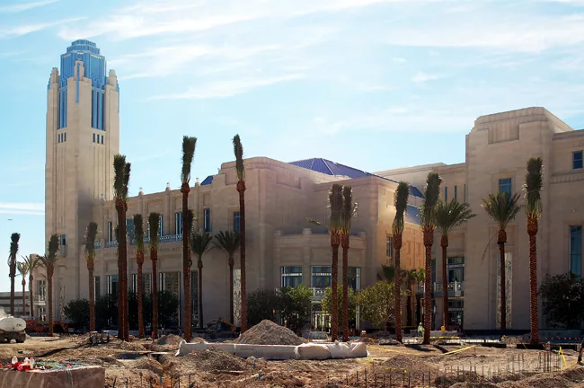 First Look: David Schwarz Plays Vegas