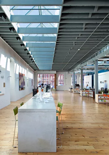 <strong>Architect:</strong>	Helix Architecture + Design <br><strong>Client: </strong>	Missouri Bank & Trust