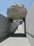 <p>Michael Heizer, <em>Levitated Mass</em>, 2012</p><p>Los Angeles County Museum of Art</p>