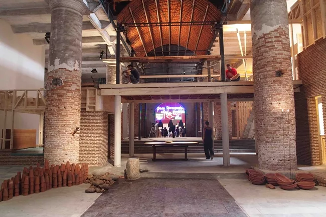 Anupama Kundoo's <em>Feel the Ground. Wall House: One to One</em> at the Arsenale