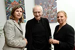 <em>Architectural Record</em> editor in chief Cathleen McGuigan, Massimo Vignelli (who designed the magazine's logo and branding), and <em>Record </em>publisher Laura Viscusi.
