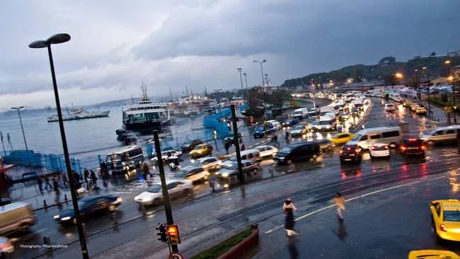 Superpool addresses Istanbul’s material infrastructure through mobile social networks.