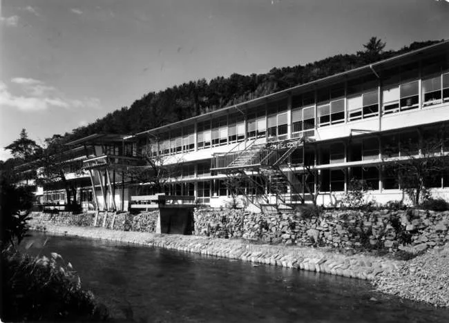 Hizuchi Elementary School, pre-restoration.