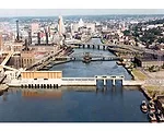 The Fox Point Hurricane Barrier protects Providence, Rhode Island, which is located at the head of Narragansett Bay. It consists of two 800-foot-long rockfill wing dikes that extend from either end of