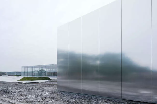 First Look at Louvre Lens