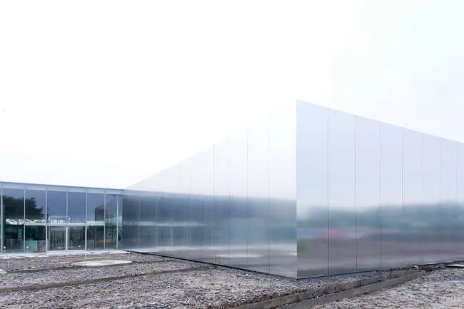 First Look at Louvre Lens