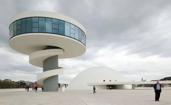 Oscar Niemeyer International Cultural Centre. Avliés, Spain.