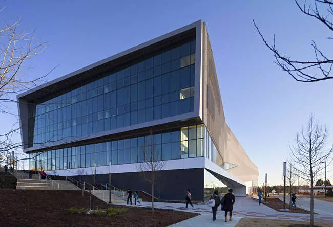 Oslo- and New York City-based firm Snøhetta recently completed the James B. Hunt Jr. Library on North Carolina State University's Raleigh campus. The long rectangular volume provides 221,000 squa
