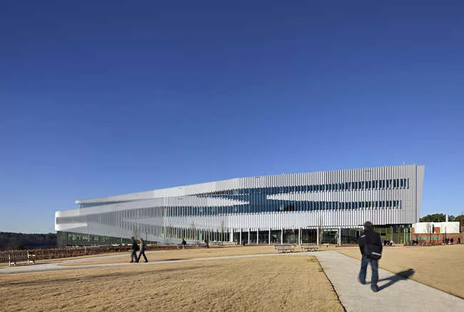 Oslo- and New York City-based firm Snøhetta recently completed the James B. Hunt Jr. Library on North Carolina State University's Raleigh campus. The long rectangular volume provides 221,000 squa