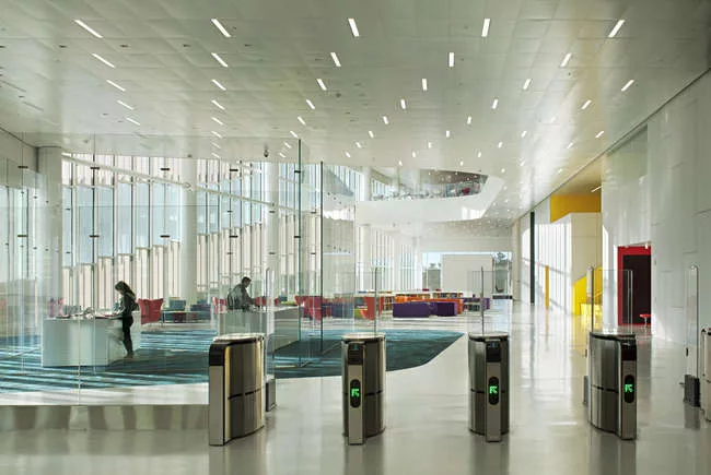 Oslo- and New York City-based firm Snøhetta recently completed the James B. Hunt Jr. Library on North Carolina State University's Raleigh campus. The long rectangular volume provides 221,000 squa