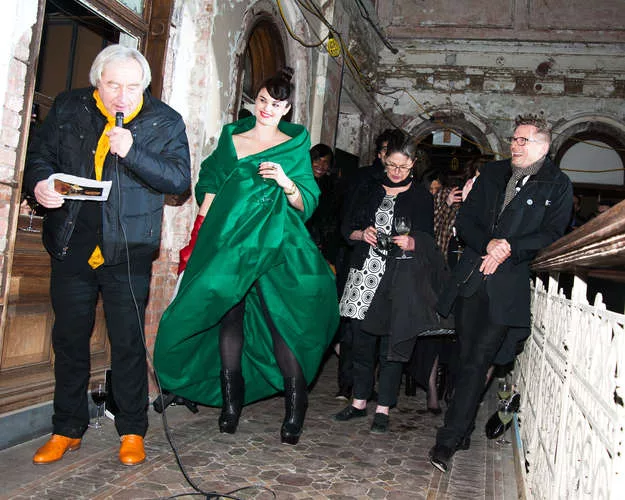 At the Storefront anniversary party: Honoree Steven Holl, director Eva Franch, event co-chair Linda Pollak, and board president Charles Renfro.<br />