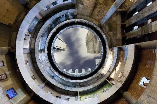<p class='MsoNormal'>Iwan Baan, <em>Torre David #2</em>, 2011, Digital C-Print, 48 x 72 inches</p>
