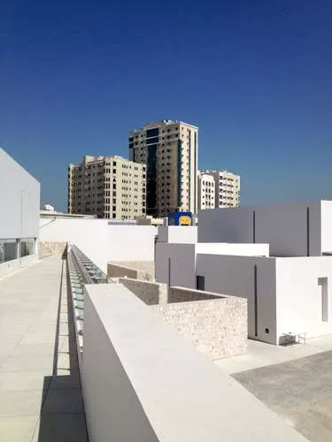 El-Mousfy also used water-chilled concrete floors to cool the buildings, which freed up the roof level for a series of terraces and a network of bridges that provides a second tier of circulation thro