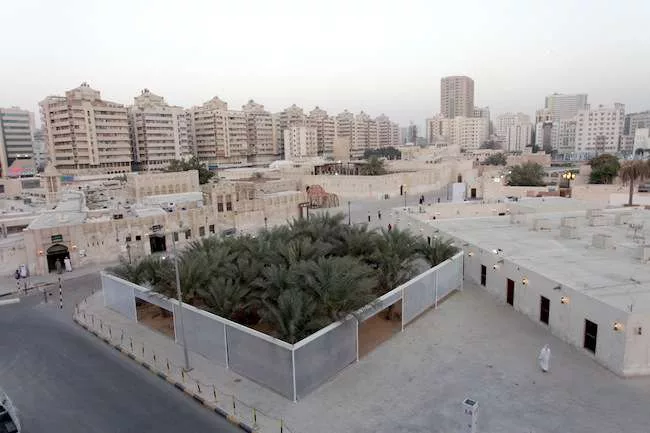 Under the tree canopies, OFFICE added amenities, including benches, a drinking fountain, and a tea stand. Functional gathering places and reprieves from the heat, the oases also echo the countless bui