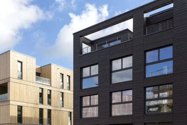 Fusi & Ammann designed Case Study #1 Hamburg (right) as a cost-effective modern home with guaranteed access to gardens and roof terraces. Prefabricated elements such as pre-stressed concrete cei