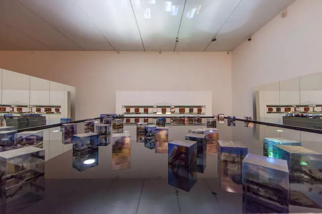 “Largeness-Smallness” by Zhang Ming and Zhang Zi.