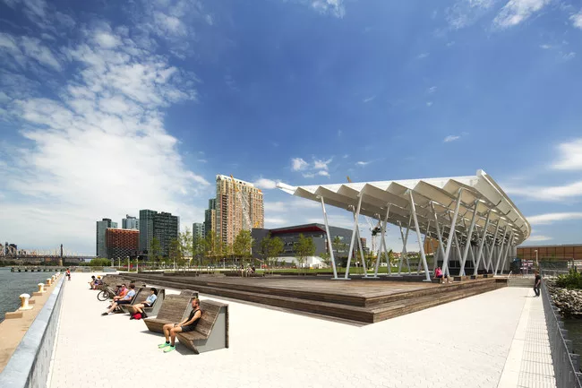<p>Hunter's Point South Waterfront Park<br />Queens, New York<br />Thomas Balsley Associates<br />Weiss/Manfredi</p>