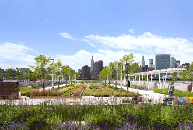 <p>Hunter's Point South Waterfront Park<br />Queens, New York<br />Thomas Balsley Associates<br />Weiss/Manfredi</p>