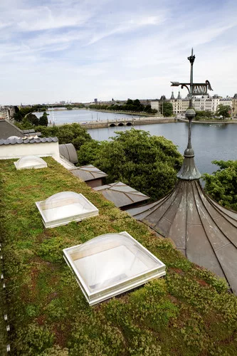 <strong>Copenhagen Climate Adaptation Plan</strong><br />After costly flooding in 2011 and an estimated 30 percent increase in future rainfall, the city of Copenhagen, Denmark created a proactive mast