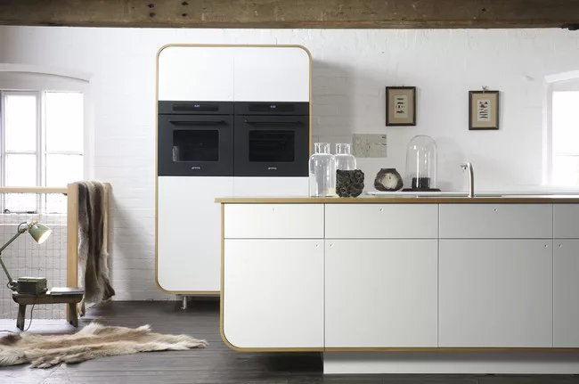 <strong>Air</strong><br />Reminiscent of an Airstream trailer, the Air Range by <a href='www.devolkitchens.co.uk' target='_blank'>deVOL</a> is a contemporary kitchen system featuring curved oak frames