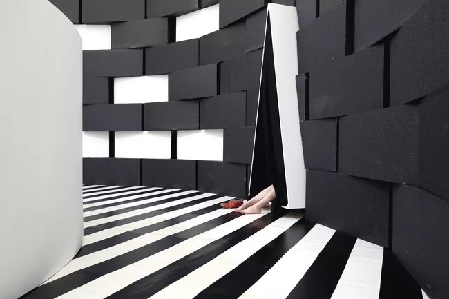 Frieze Projects performance by Lili Reynaud-Dewar