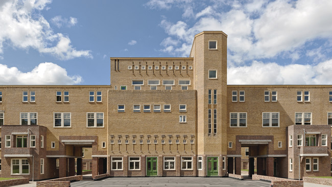 Glory of Spangen Social Housing Complex Restored, 2014-01-16